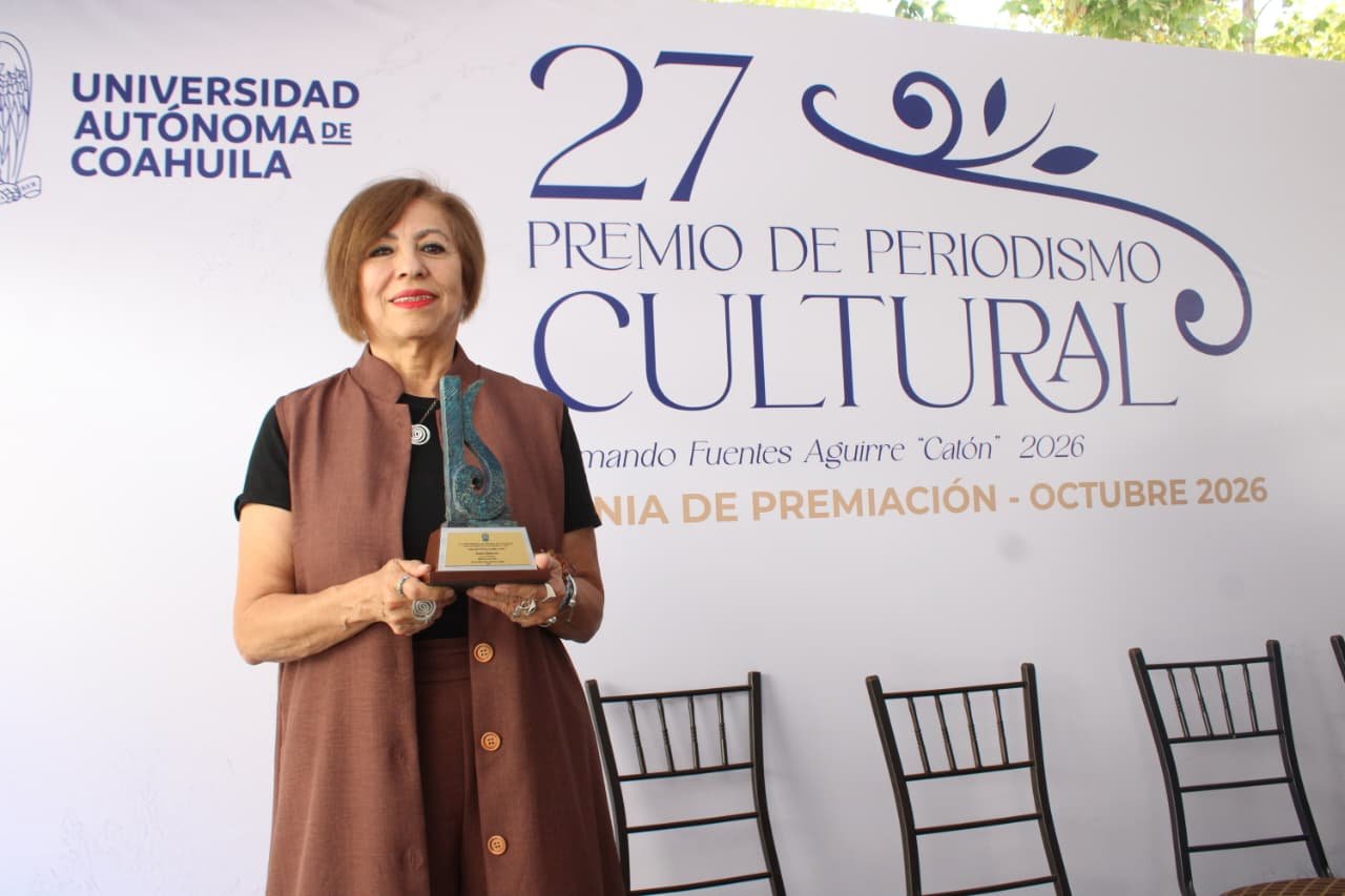 Recibe Susana Cepeda, colaboradora de El Heraldo de Saltillo, Premio de Periodismo Cultural de la UA de C