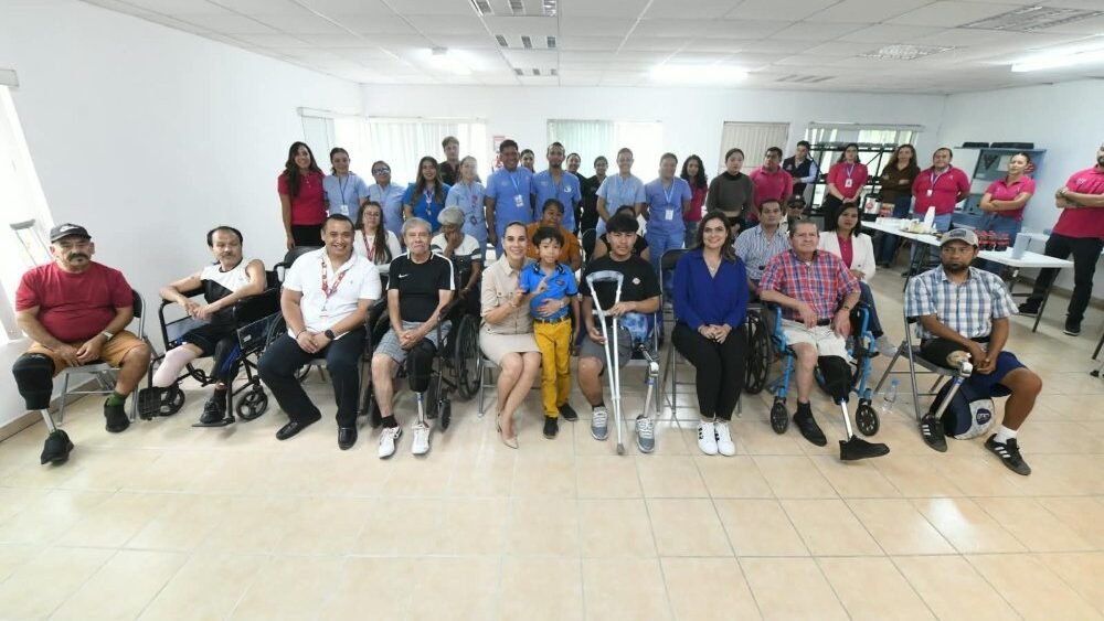 Entregan prótesis a personas con discapacidad en Irapuato con recursos del redondeo
