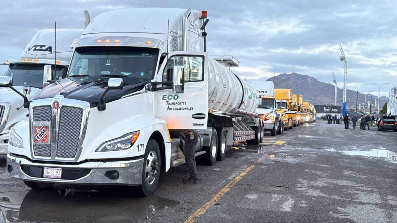 Conductores de Quinta Rueda Alistan Caravana en Ciudad Juárez