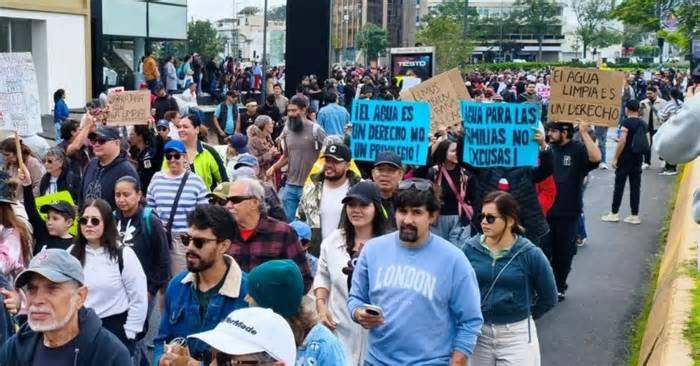 Marchan por crisis del agua en Guadalajara: 'La situación se volvió peligrosa', afirma ciudadana