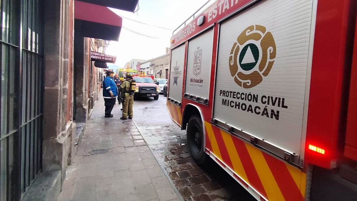 Incendio daña tres locales en centro de Morelia