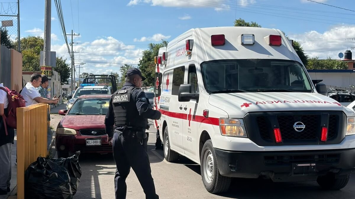Mujer es arrollada por su auto en San Juan del Río