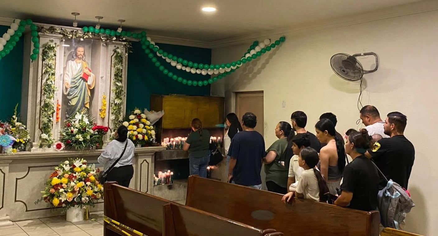 Fieles acuden a Templo de San Judas Tadeo en Hermosillo para velación previo a su día