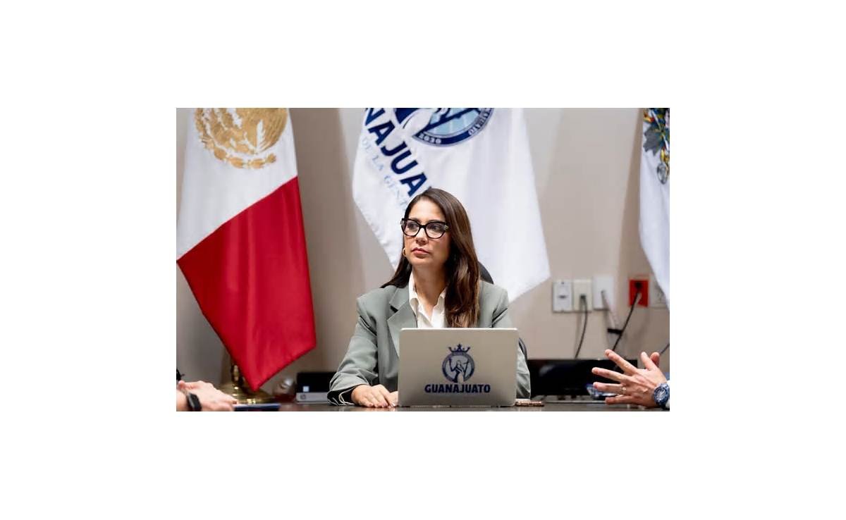 Libia Dennise García escucha a estudiantes de la Universidad de Guanajuato; promete investigar presunto abuso policial