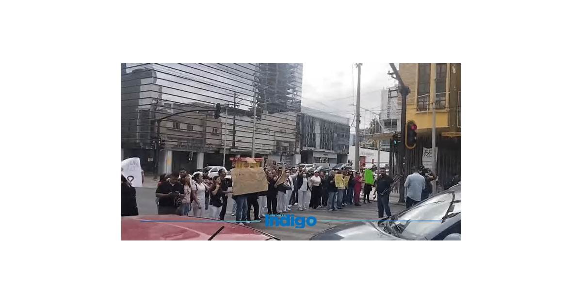 Protesta del IMSS bloquea vialidades del Centro de Monterrey por tercer día