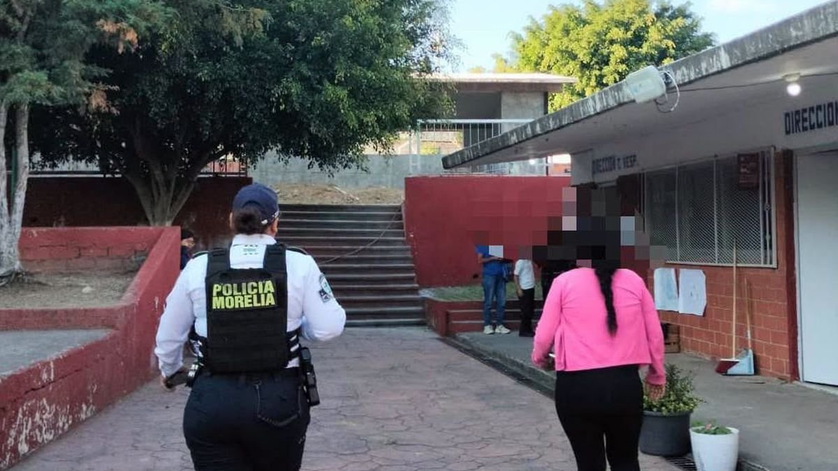 Niño sufre fractura en un brazo en Morelia; policías y rescatistas lo auxilian