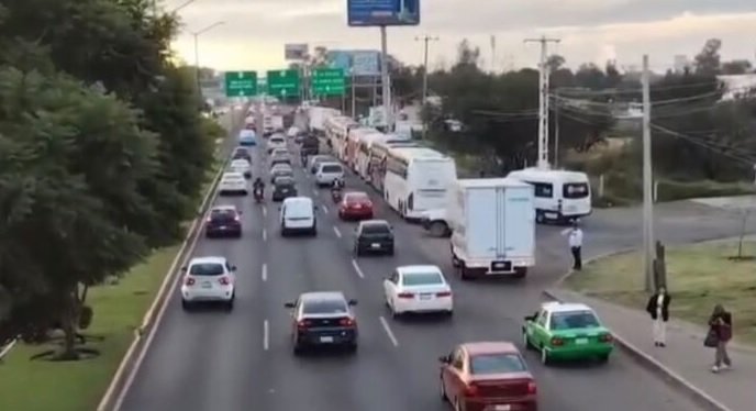 Se mantiene concentración de transportistas en carretera León-Silao