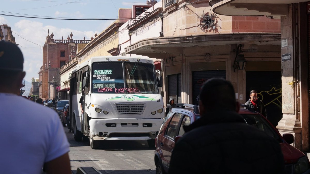 Morelia atrapada en el tráfico: usuarios del transporte público pierden 173 horas al año
