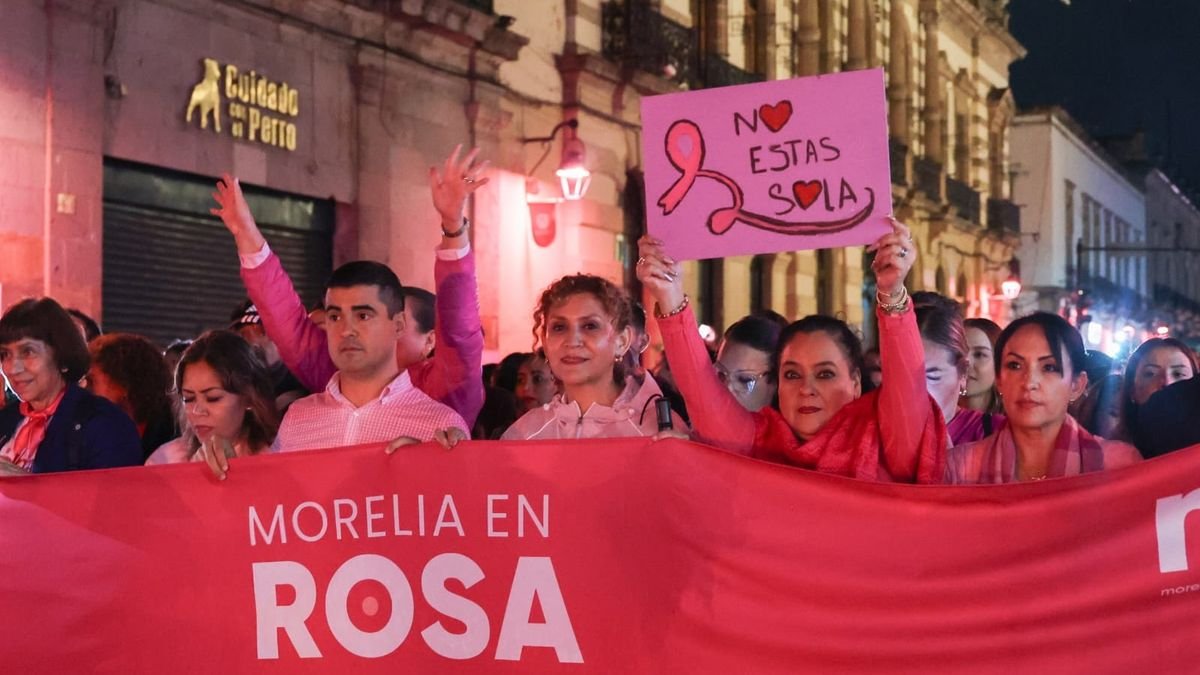 Morelia se ilumina de rosa con emotiva caminata contra el cáncer de mama