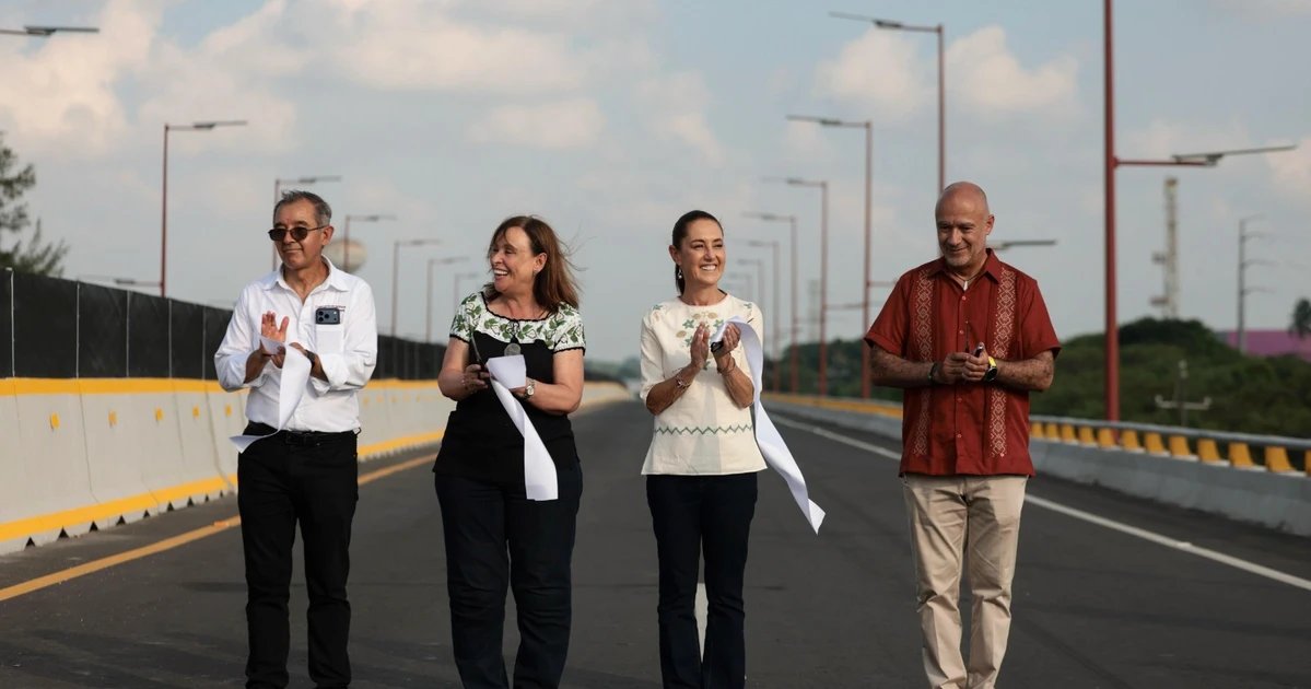 Sheinbaum entrega puente y casas en Veracruz, pero pobladores le piden ayuda para regularizar terrenos