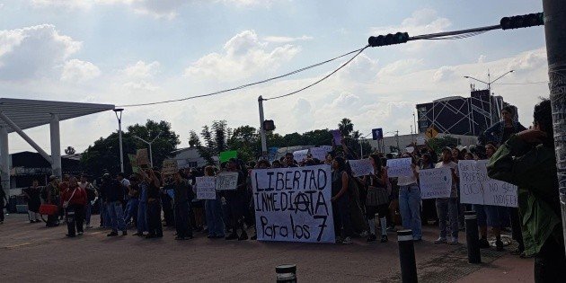 Protestan por agua limpia y liberación de detenidos en Periférico Norte, CUCEI y el Centro de Guadalajara