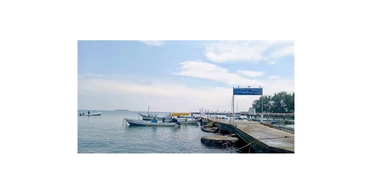 Marejada alta provocó daños a lanchas de pescadores en el puerto de Veracruz