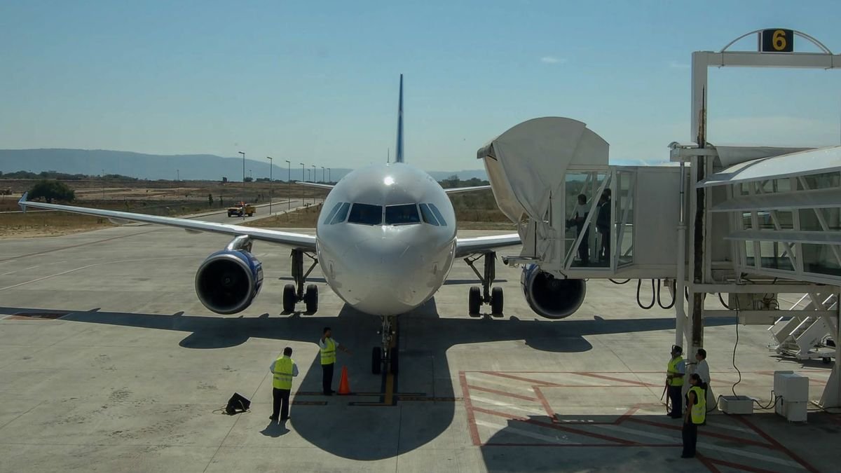 Aeropuerto de Morelia recibirá mil mdp para su modernización; obras iniciarán en noviembre