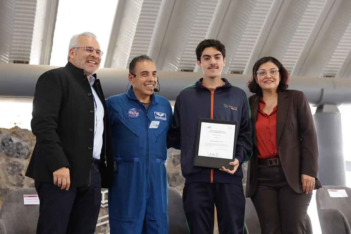 Gobernador y astronauta inspiran a jóvenes en Morelia