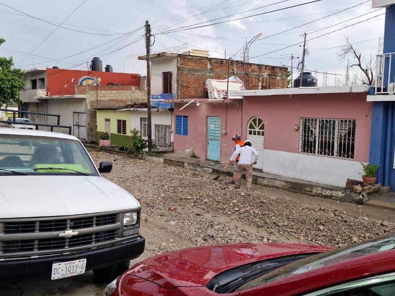 Lluvias intensas causan vehículos varados en Libramiento Norte