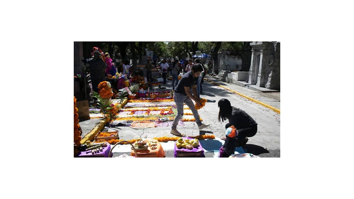 Más de 30 mil migrantes volverán a Puebla por Día de Muertos