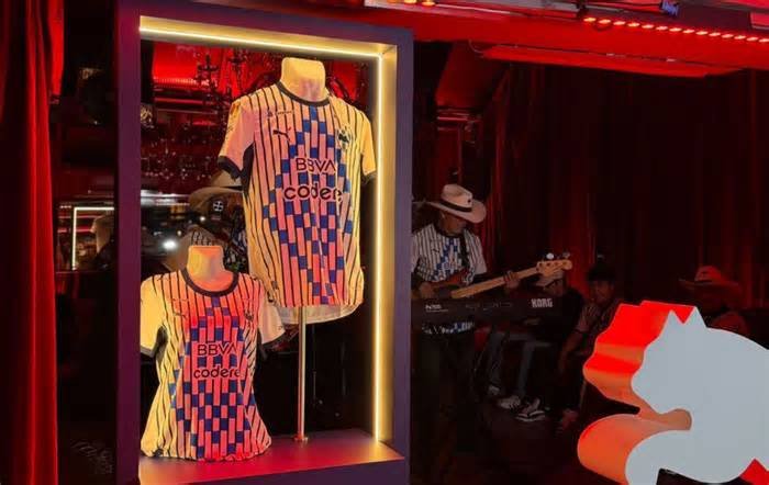 Rayados de Monterrey presenta en CdMx su nuevo jersey alternativo inspirado en el acordeón y la cultura regia