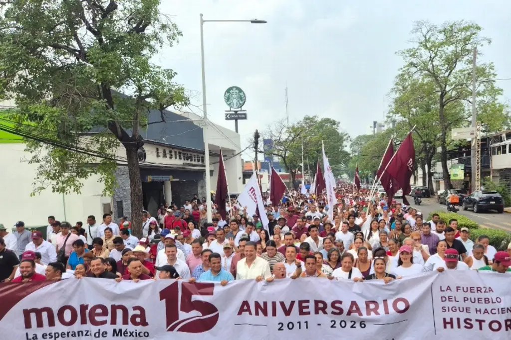 Morena marcha en Villahermosa por su 15 aniversario y llama a la unidad electoral