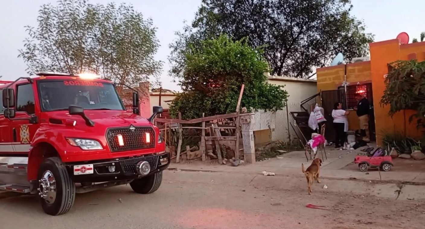 Incendian vivienda en la colonia Fuente de Piedra, en Hermosillo; investigan posible ataque intencional